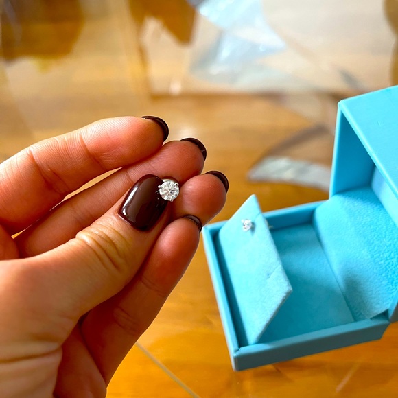 **SOLD** Diamond Stud 18K White Gold Earrings - Picture 4 of 7